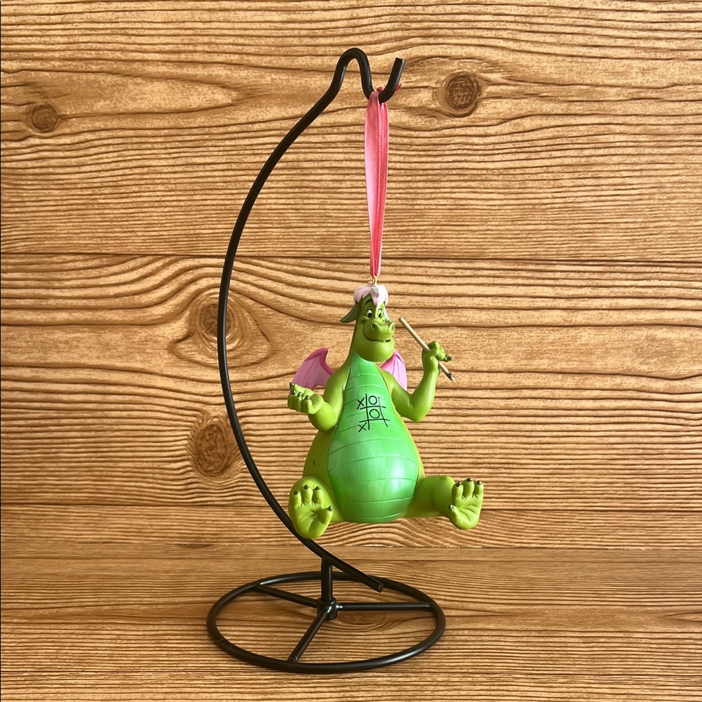 EUC Disney Parks Exclusive Pete’s Dragon Elliot Playing Tic Tac Toe Ornament